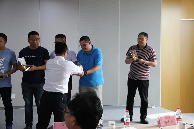 沃尔沃修建装备2018年半年度优异发卖团队颁奖典礼。