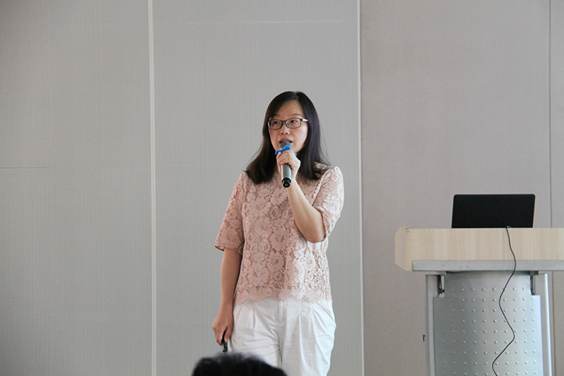 沃尔沃修建装备北大区发卖总监郑峻停止市场阐发及半年事迹回首。