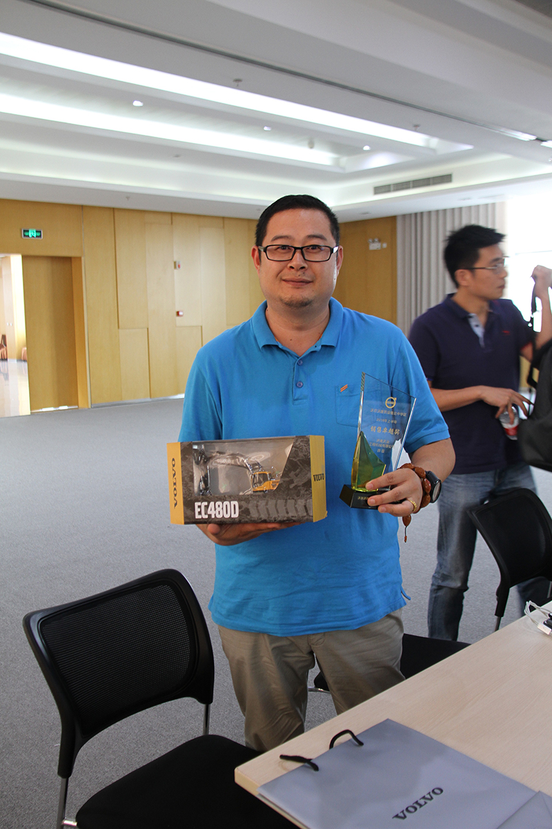 济南天业公司荣获沃尔沃2018年上半年发卖出色奖。