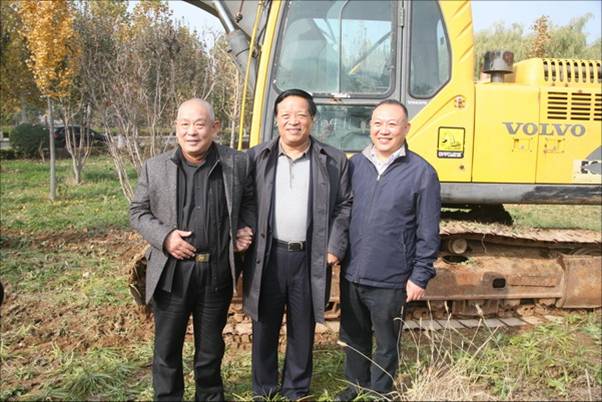 Yan Shiyuan, member of the Standing Committee of the Provincial Party Committee and Minister of the United Front Work Department, attended the donation ceremony