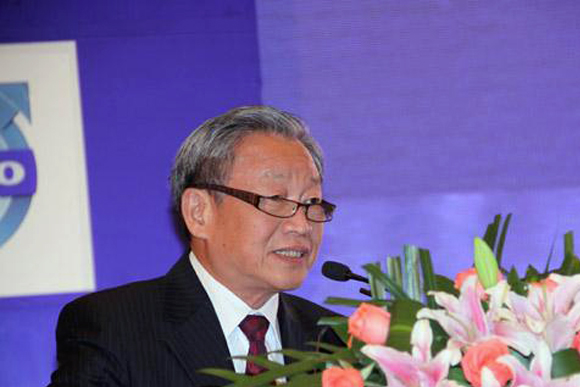 中国工程机器财产协会名望会长、首席参谋韩学松颁发报告